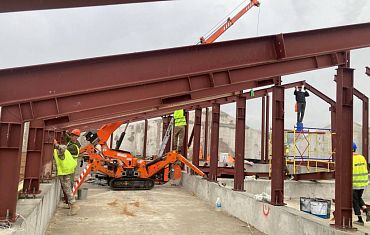 Монтаж на ограниченном пространстве с перекрытия краном Арлифт