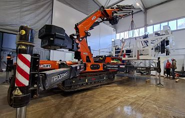 Монтаж внутри помещения техникой Арлифт